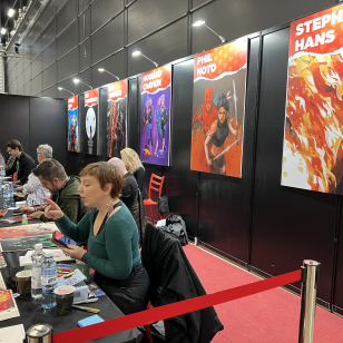 Comic Con Tampere sarjakuvantekijät nimmareita jakamassa