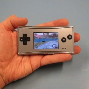 Game Boy Micro 4.11. nelivärisenä