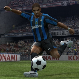 Adriano PES6:n kanteen