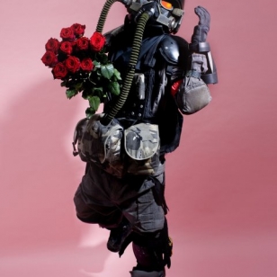 Helghast-soturi romanttisissa kuvissa