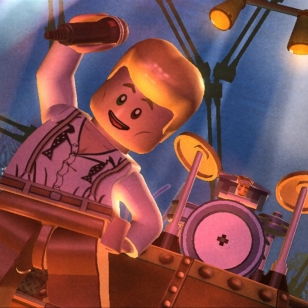 Bowie Iggy Popin seuraksi Lego Rock Bandiin