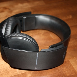 Testissä Sony Wireless Stereo Headset 