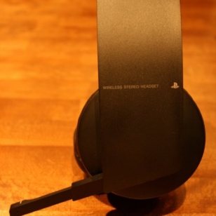 Testissä Sony Wireless Stereo Headset 