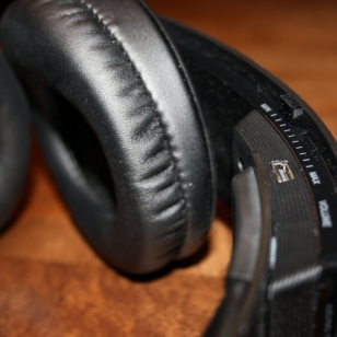 Testissä Sony Wireless Stereo Headset 