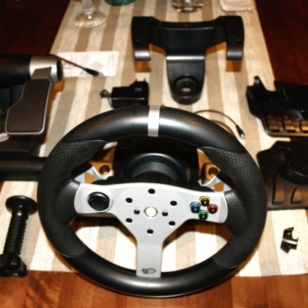 Testissä Mad Catz Wireless Force Feedback Racing Wheel 