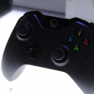 E3: Xbox One vs. PlayStation 4 – ohjainten taisto