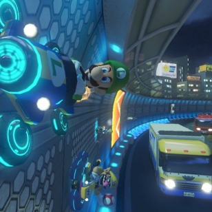 Mario Kart 8 kurvailee trailereilla ja sateenkaaritien kuvilla